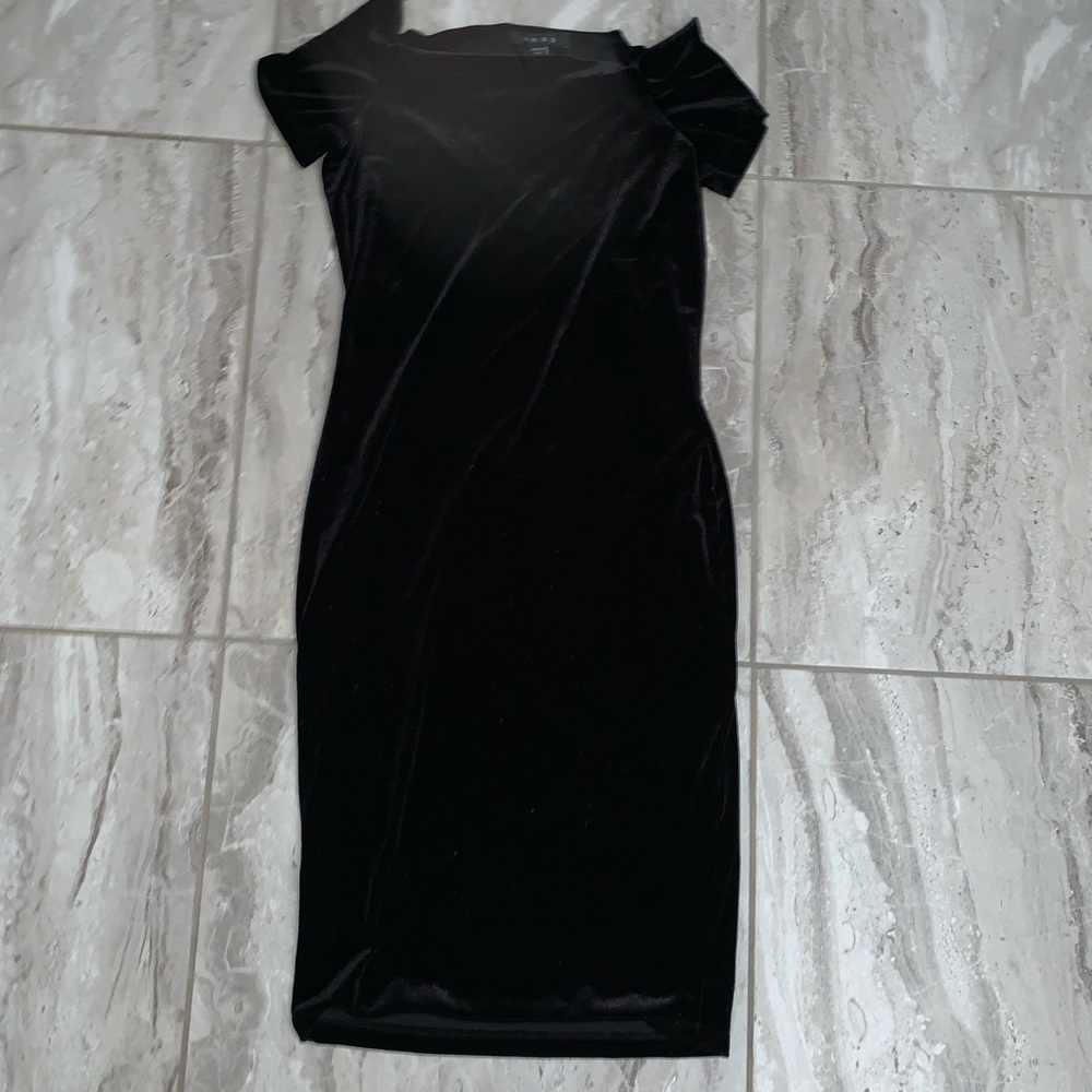 Womens: 
Black velvet dress-SNAP 
Size: M